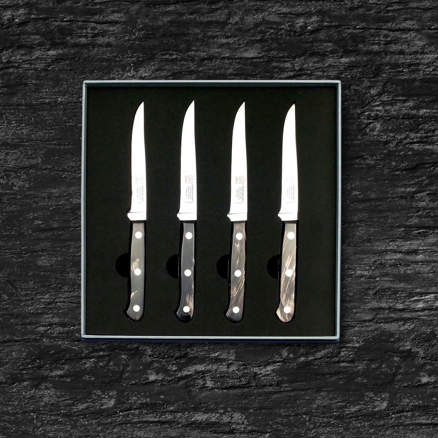 
                  
                    DUE BUOI | Set of Four Steak Knives - Plain Edge Blade 4.33” - Böhler n690 Stainless Steel - Hrc 58 - Streaked Buffalo Handle
                  
                